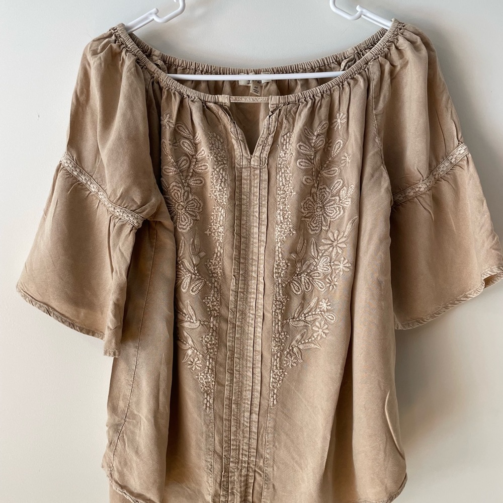 Solitaire Floral Peasant Shirt size Medium